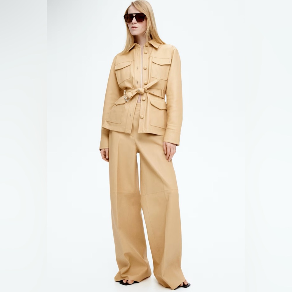 H&M Premium Selection
NWT LIGHT YELLOW STRAIGHT-CUT GENUINE LEATHER PANTS SIZE 2